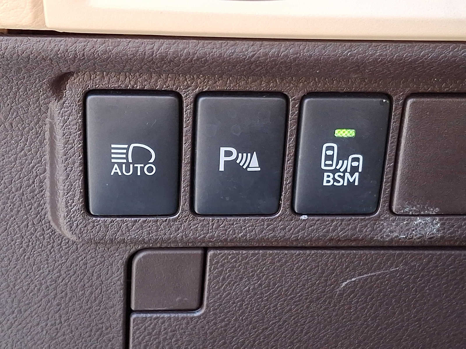 Thumbnail: 2018 Lexus ES - 24