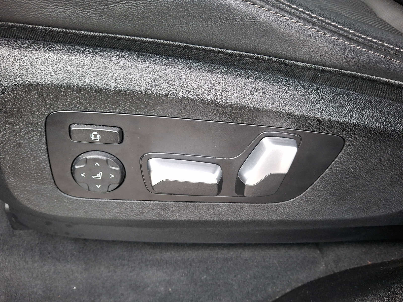 Thumbnail: 2024 BMW X5 - 10