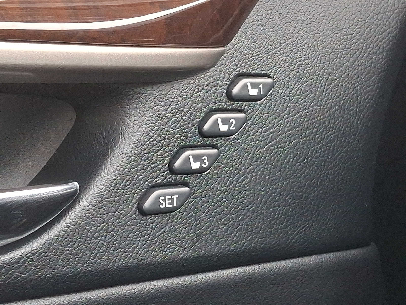 Thumbnail: 2013 Lexus ES - 25