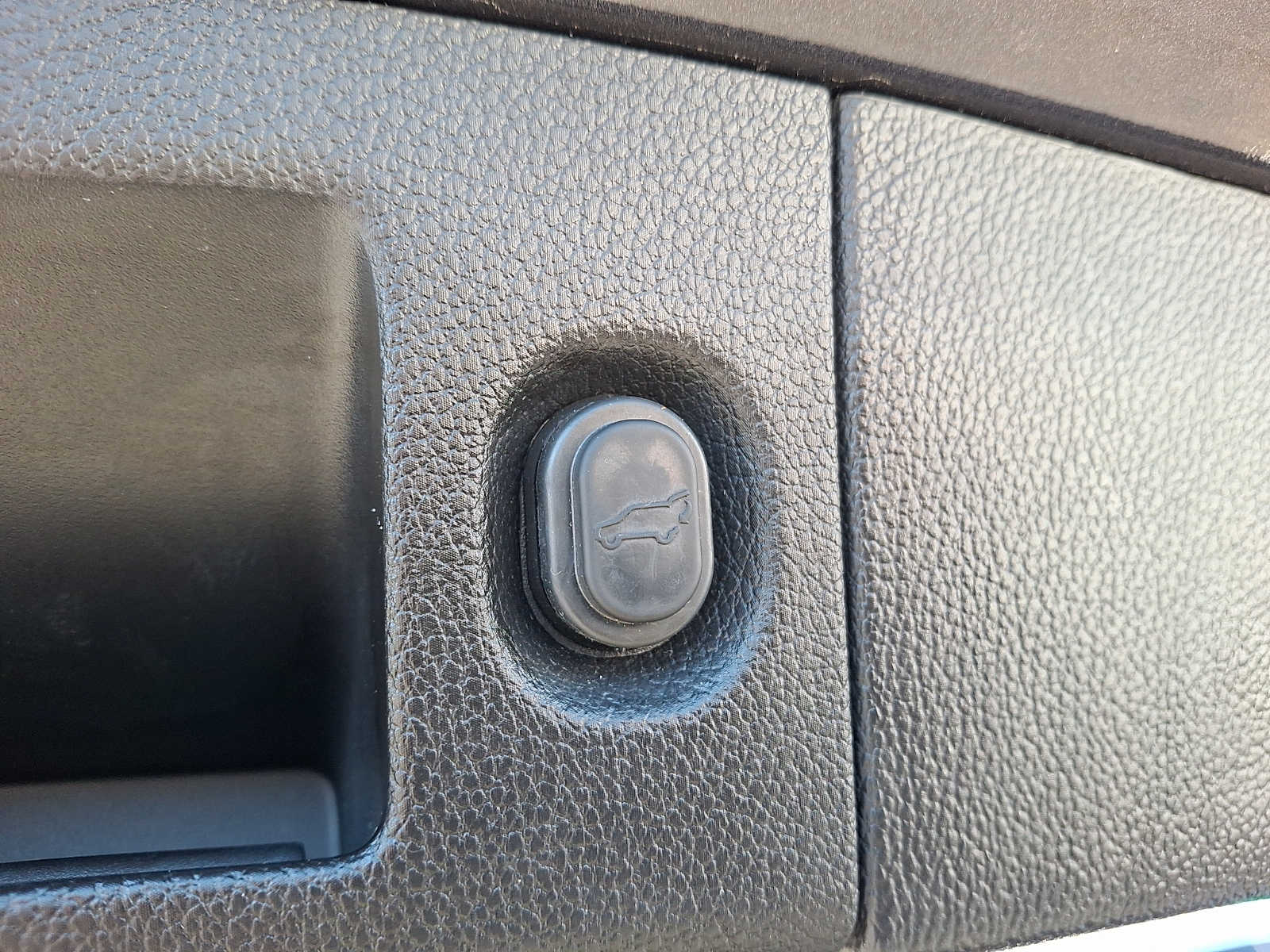 Thumbnail: 2017 Cadillac Escalade - 29