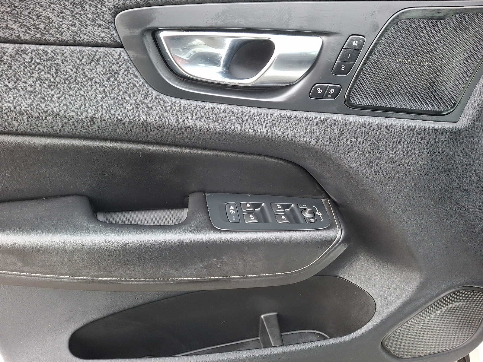 Thumbnail: 2022 Volvo XC60 - 8