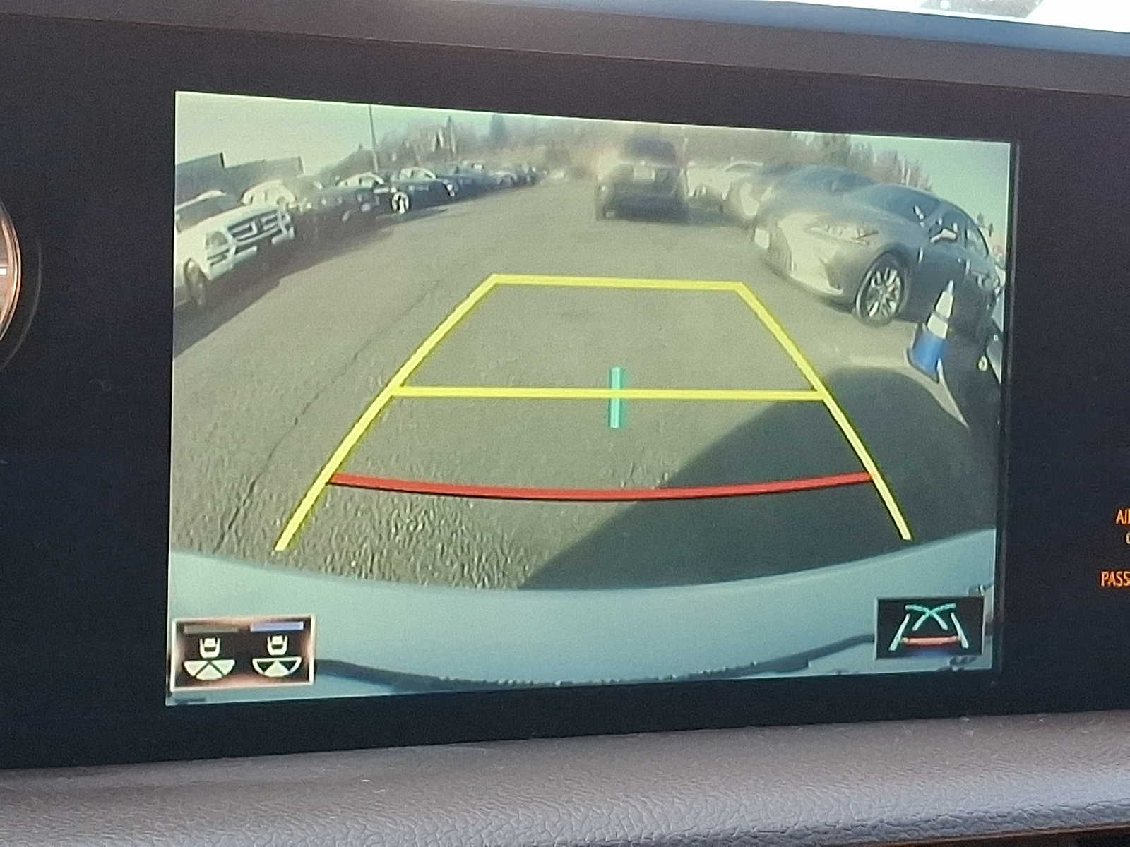 Thumbnail: 2021 Lexus ES - 16