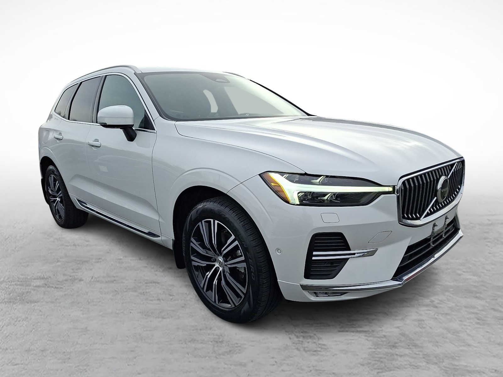 Thumbnail: 2022 Volvo XC60 - 3