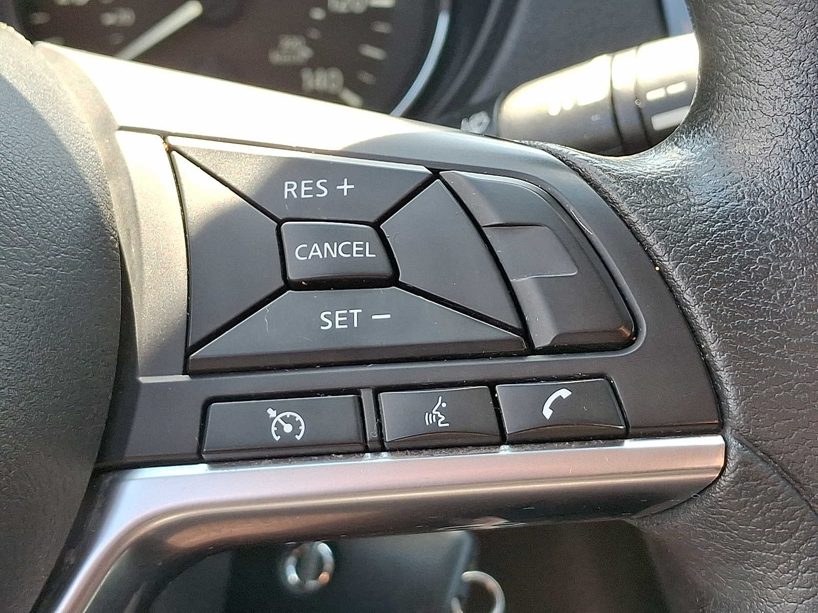 Thumbnail: 2019 Nissan Rogue Sport - 16