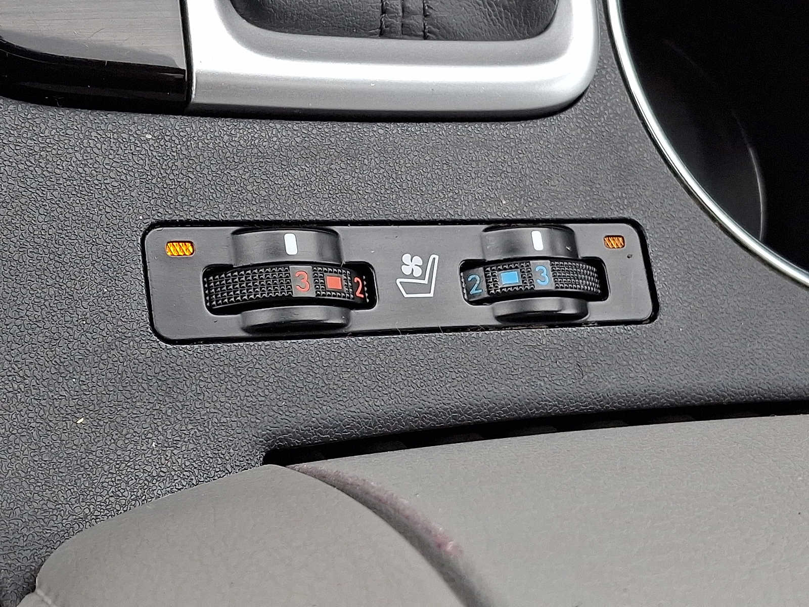 Thumbnail: 2014 Toyota Highlander - 21