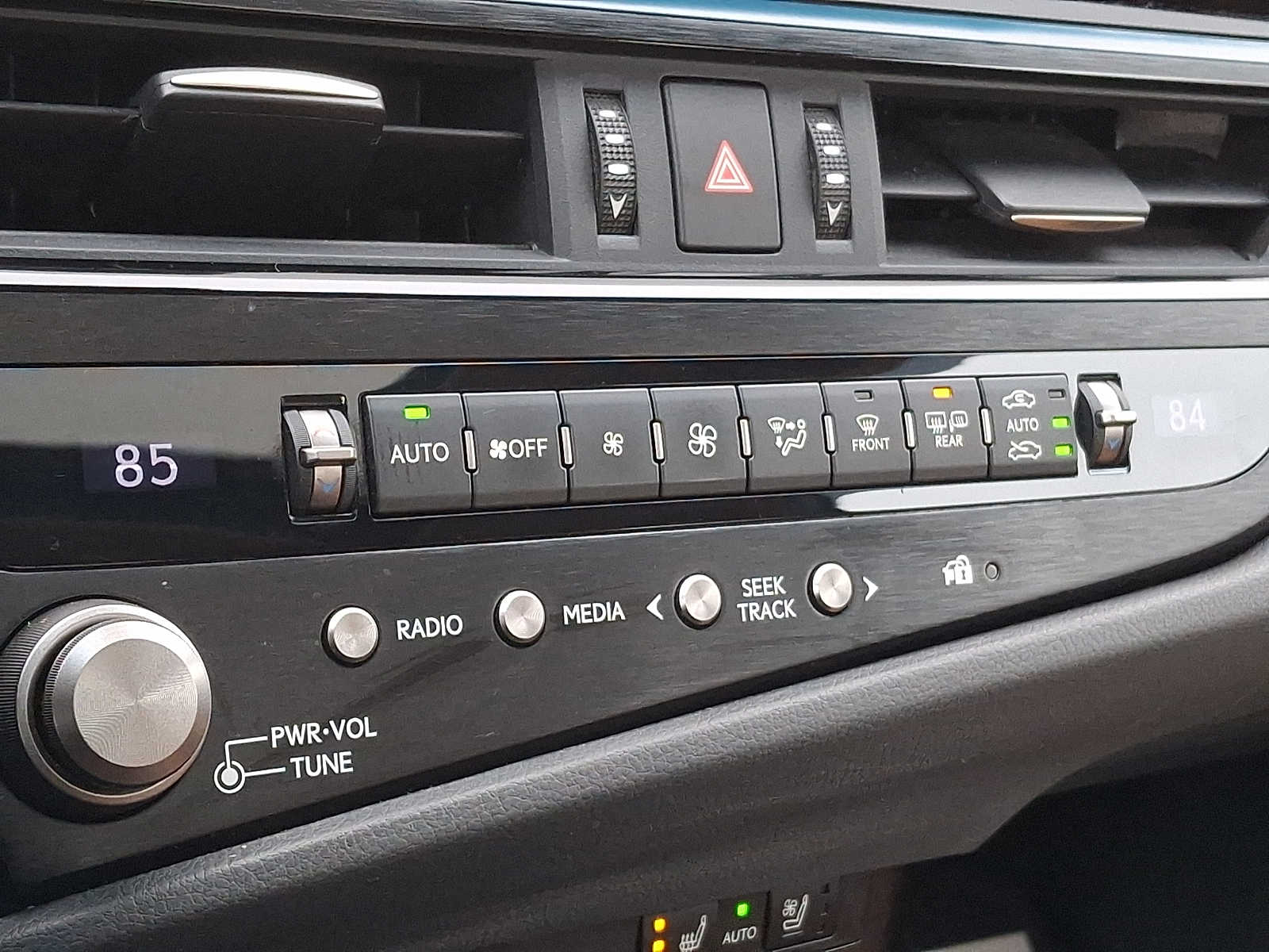 Thumbnail: 2022 Lexus ES - 13