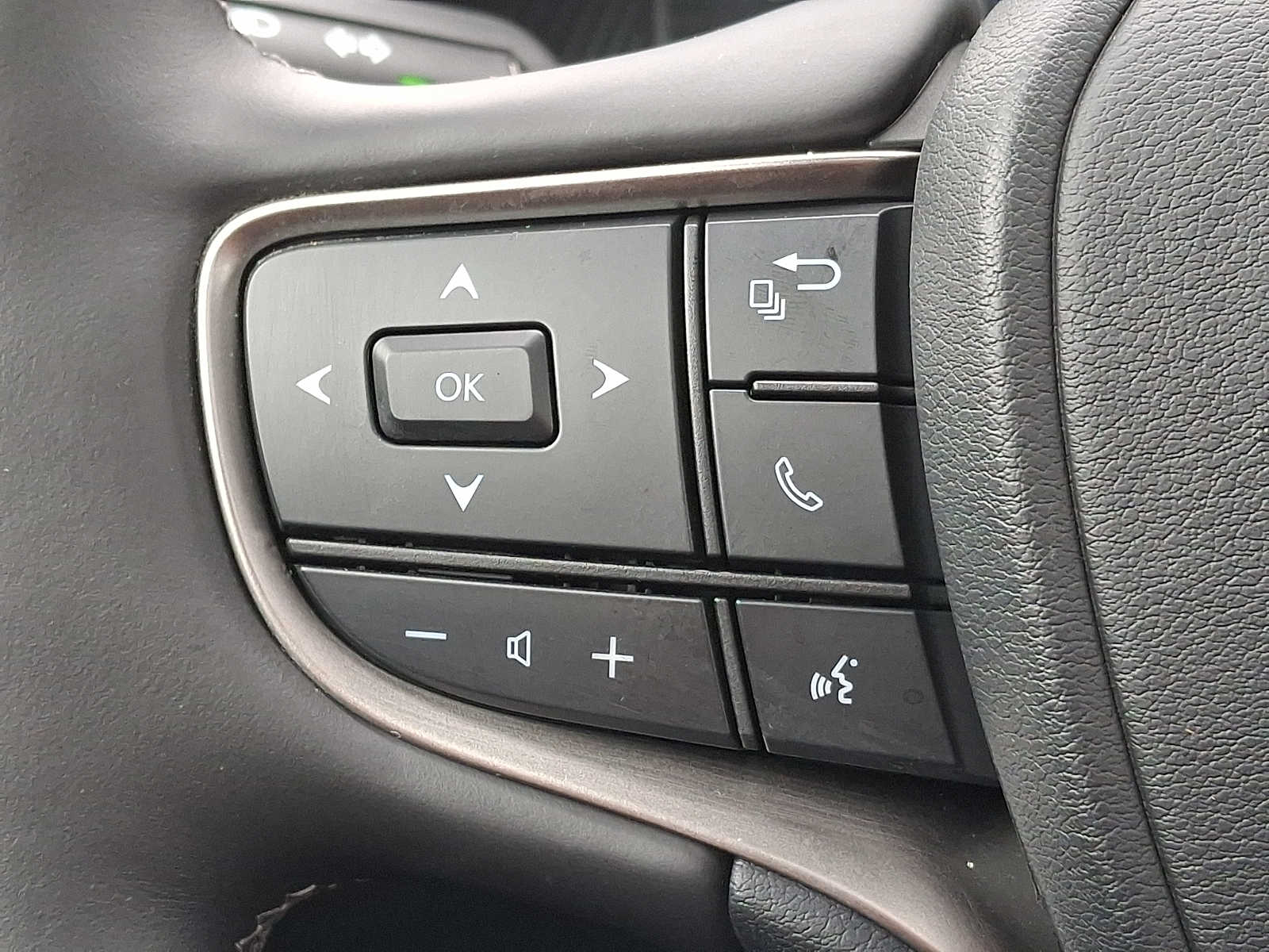 Thumbnail: 2021 Lexus UX - 18