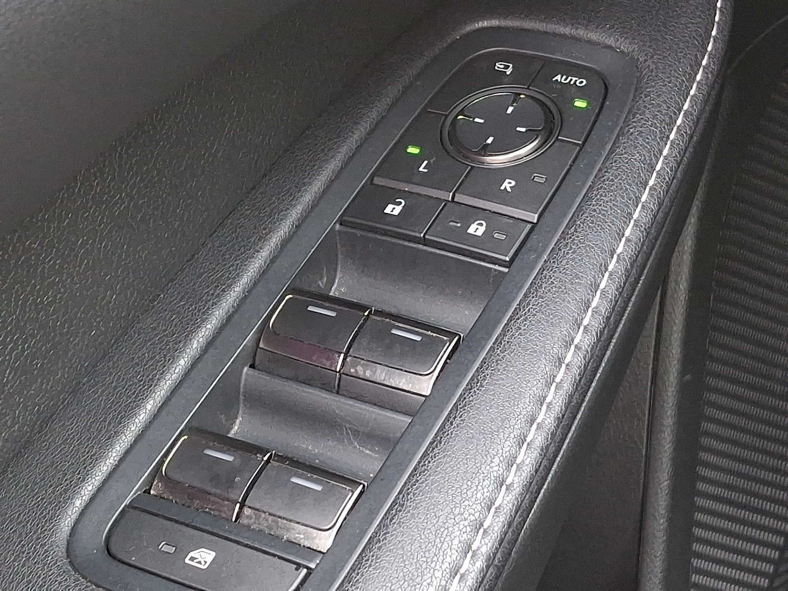 Thumbnail: 2023 Lexus RX - 24