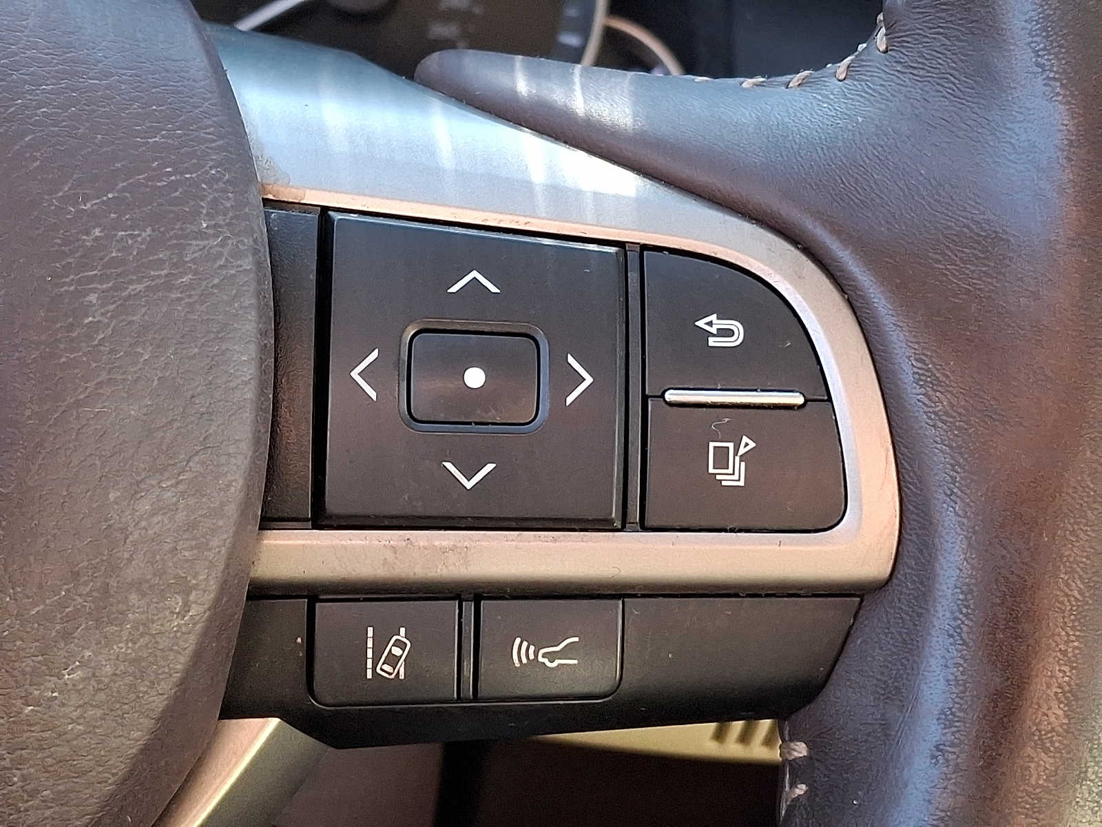 Thumbnail: 2018 Lexus ES - 19