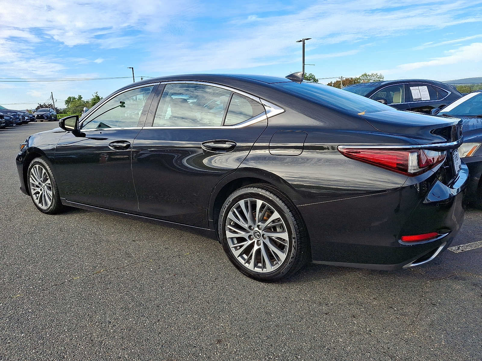 Thumbnail: 2019 Lexus ES - 4