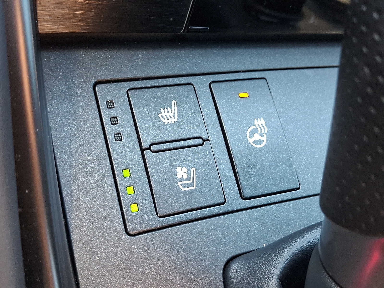 Thumbnail: 2023 Lexus IS - 20