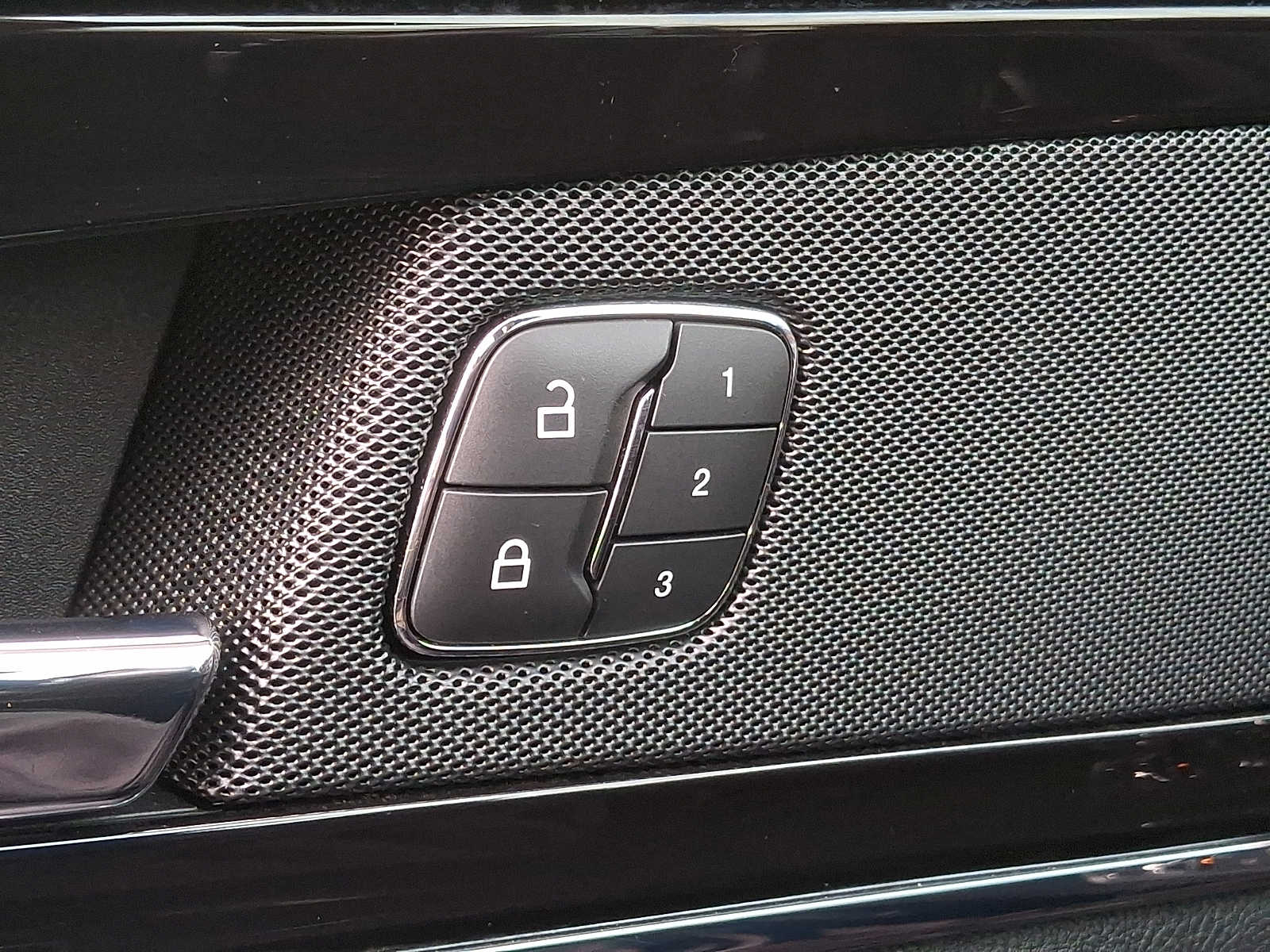 Thumbnail: 2021 Lincoln Nautilus - 23