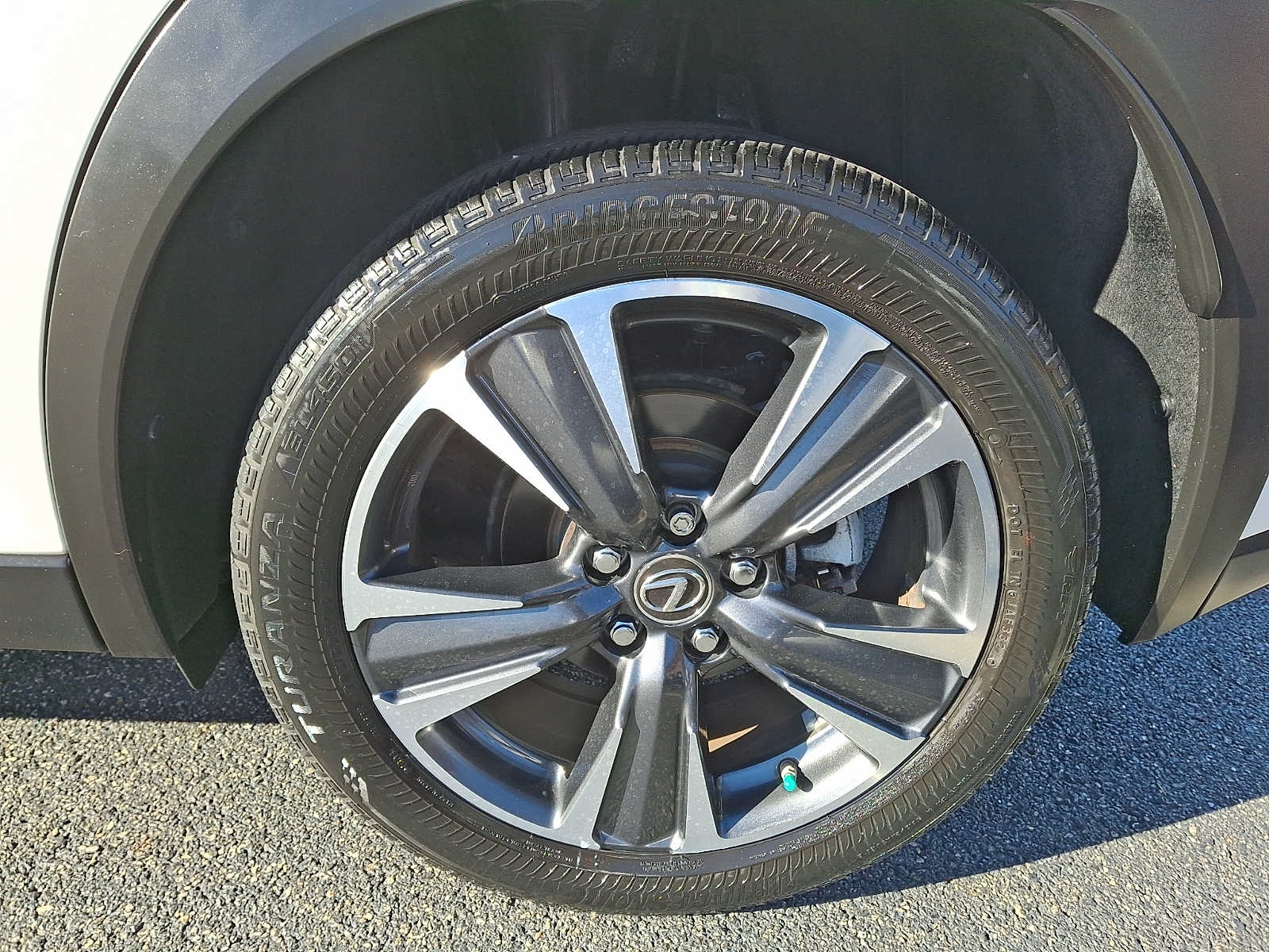 Thumbnail: 2022 Lexus UX - 8