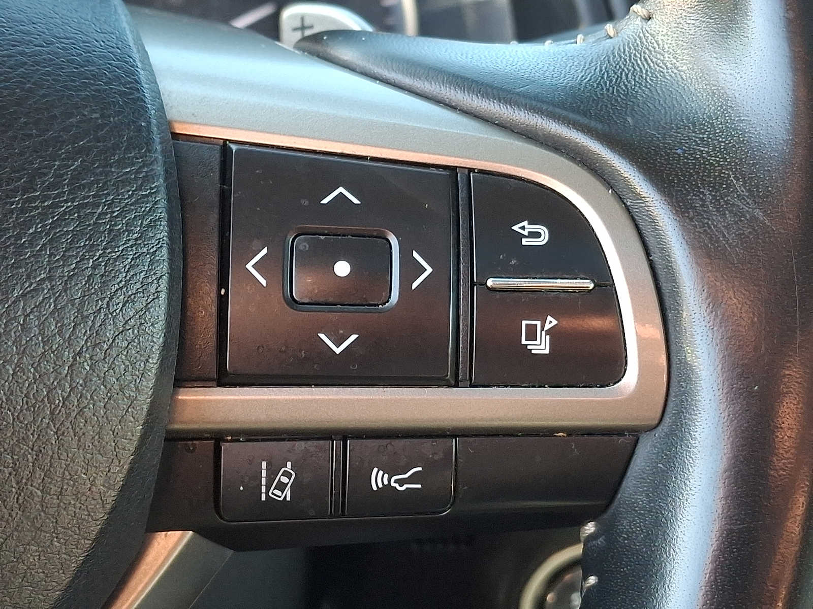 Thumbnail: 2020 Lexus RX - 18