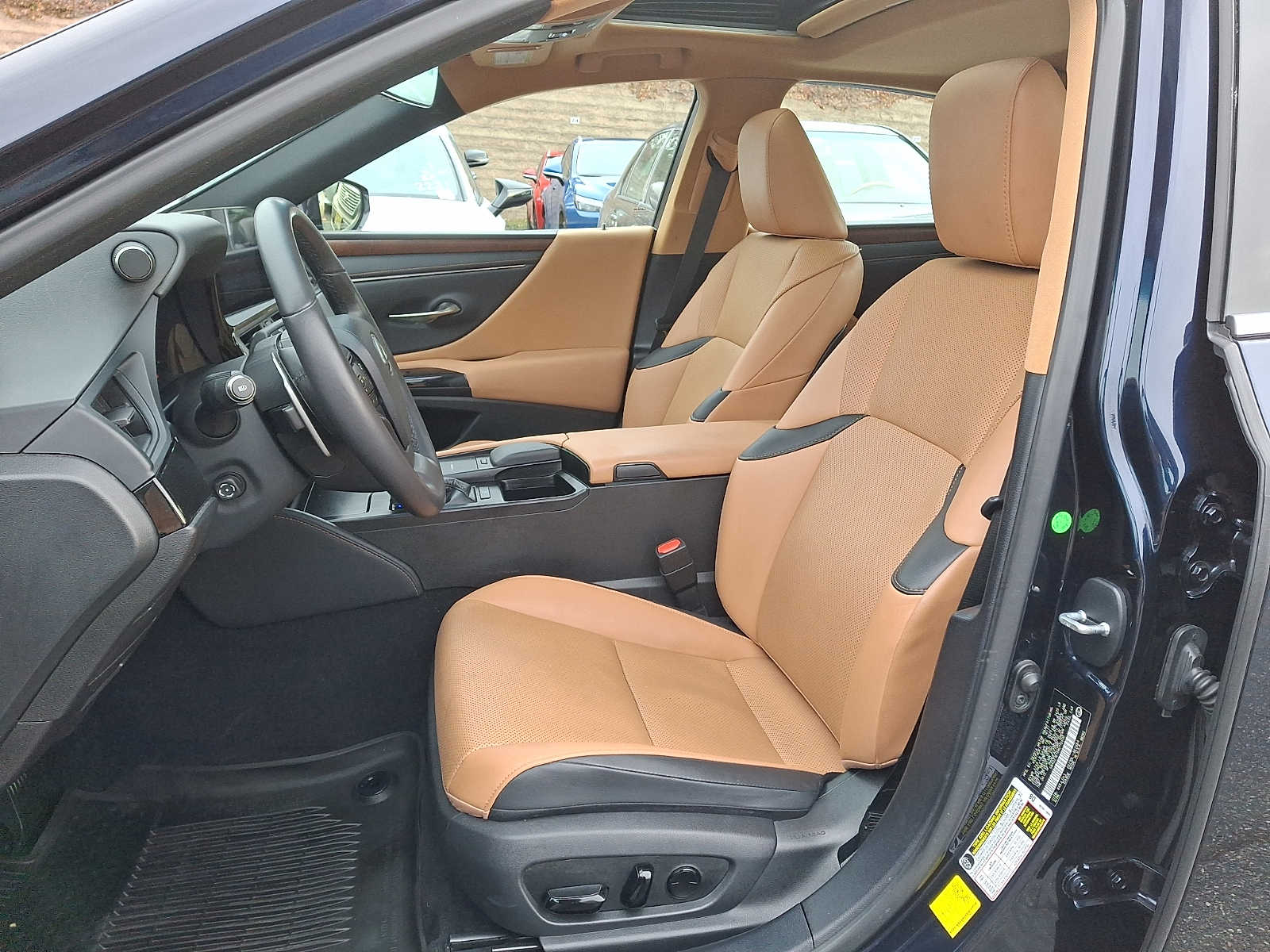 Thumbnail: 2022 Lexus ES - 9