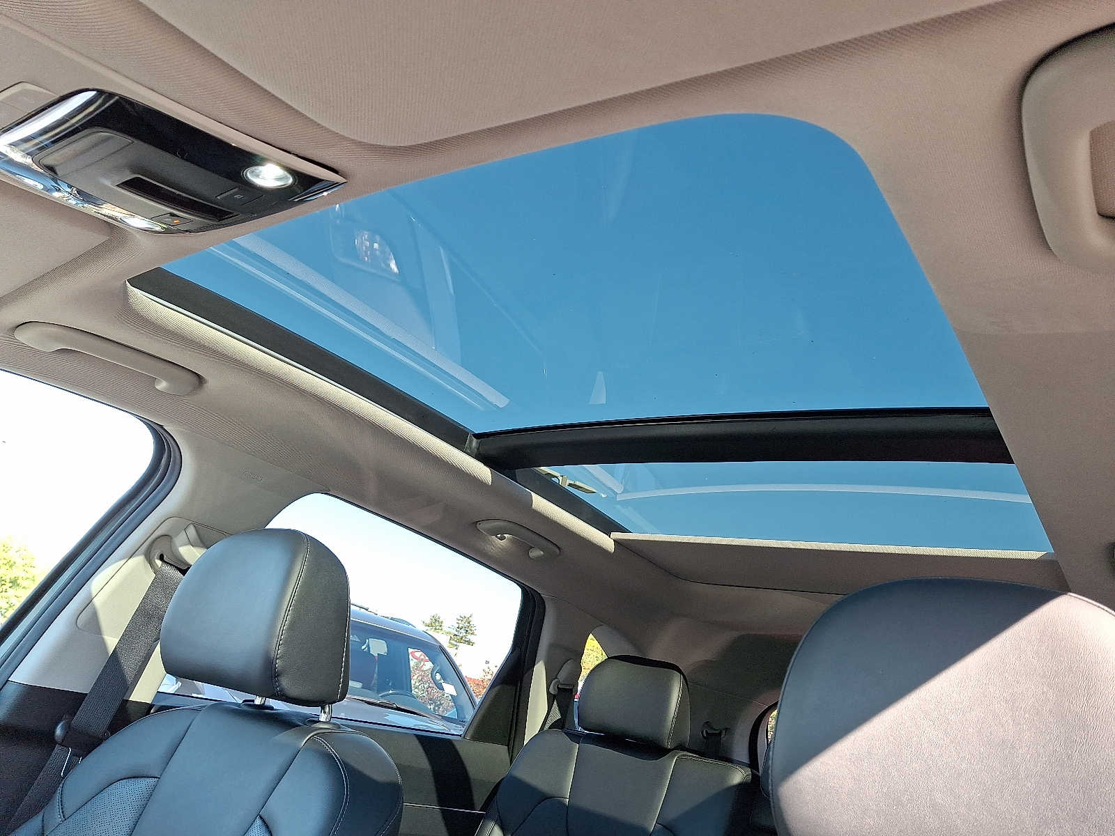 Thumbnail: 2022 Kia Sorento - 13