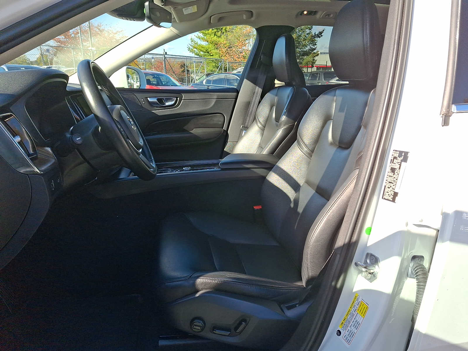 Thumbnail: 2019 Volvo XC60 - 10