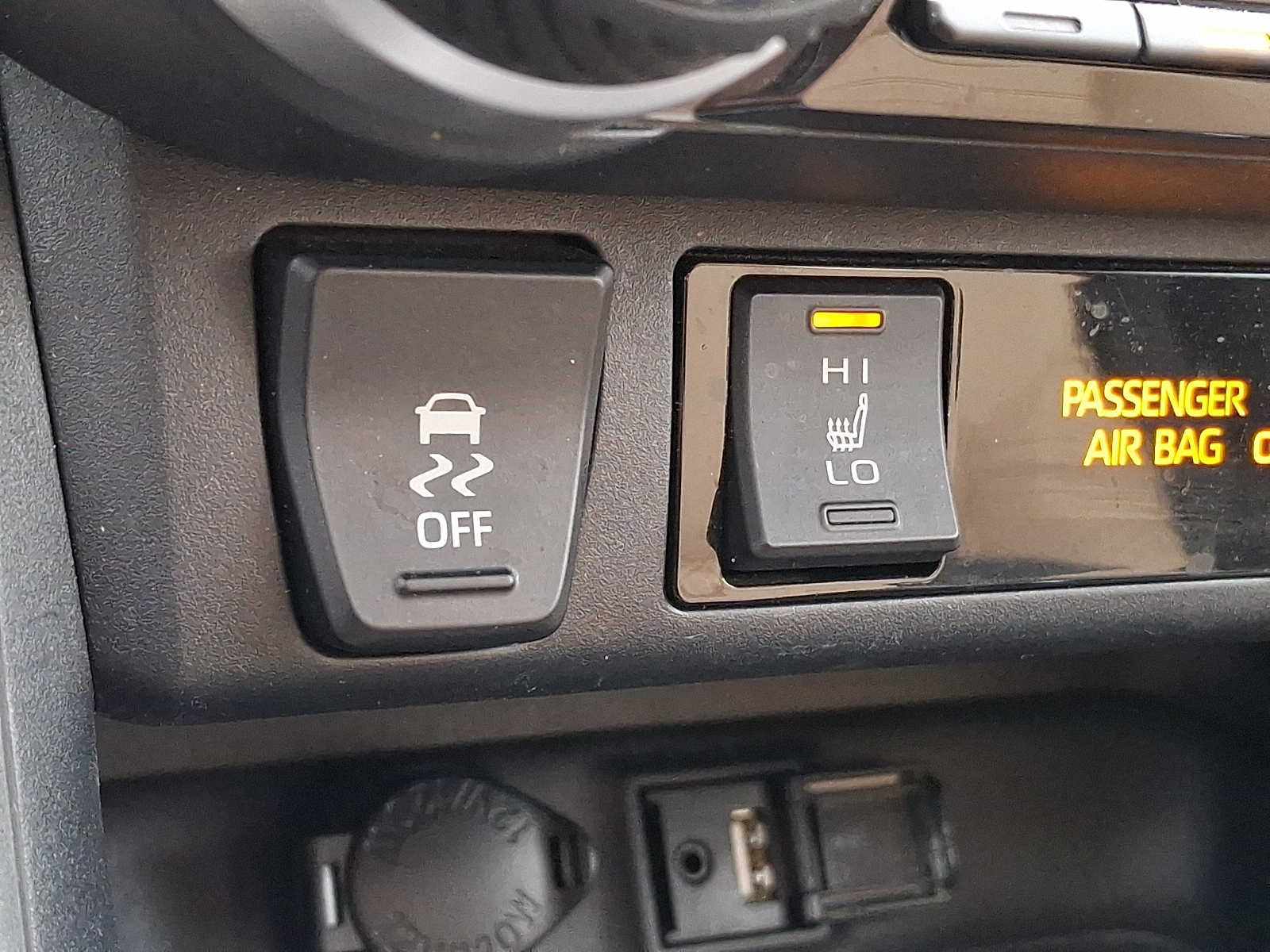 Thumbnail: 2019 Toyota RAV4 - 23