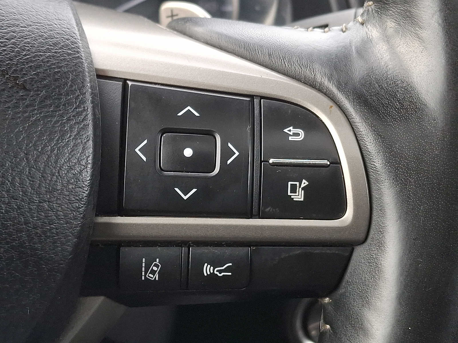 Thumbnail: 2020 Lexus RX - 18