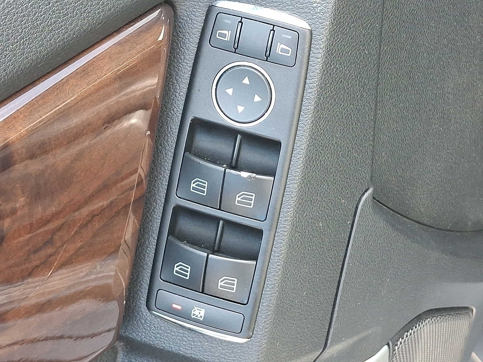 Thumbnail: 2010 Mercedes-Benz GLK - 24