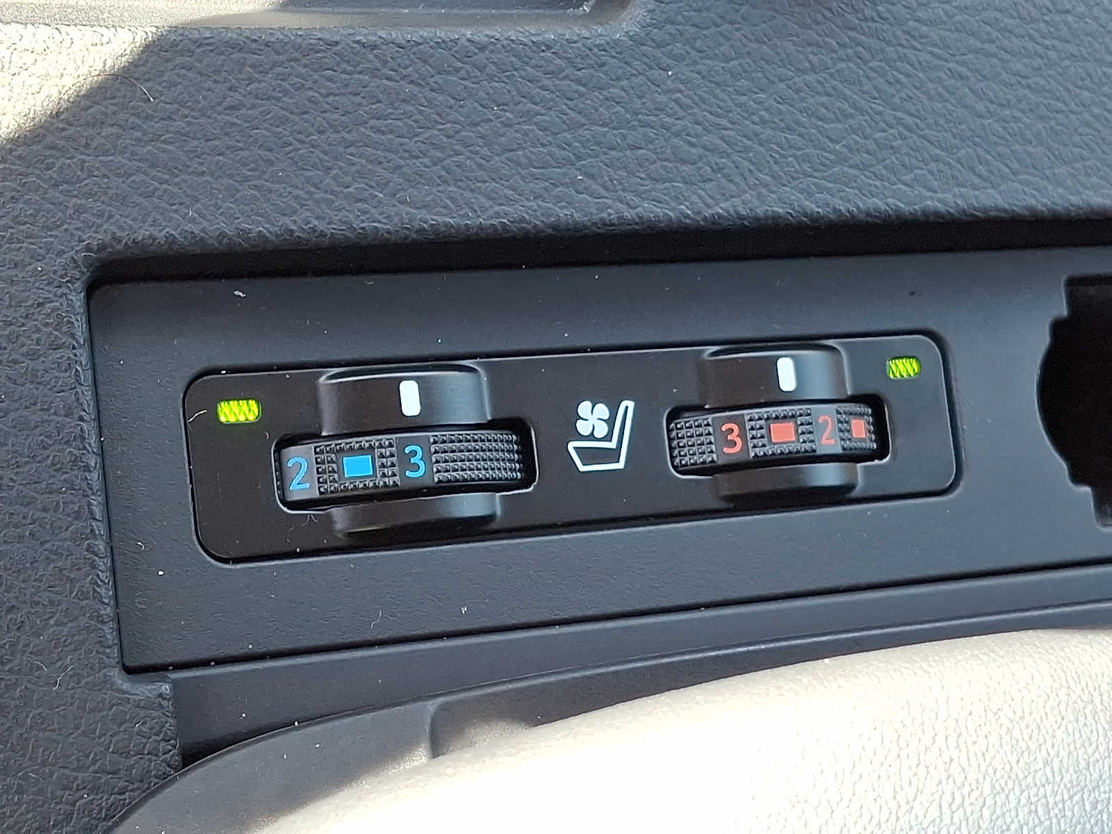 Thumbnail: 2013 Lexus RX - 22