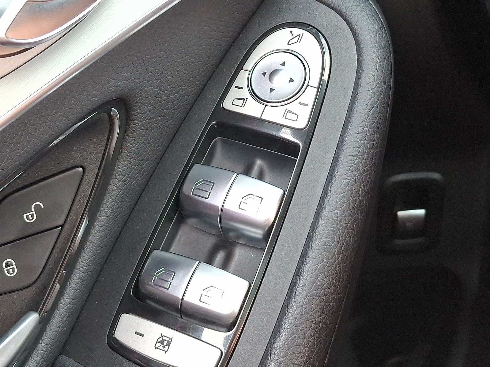 Thumbnail: 2022 Mercedes-Benz GLC - 23