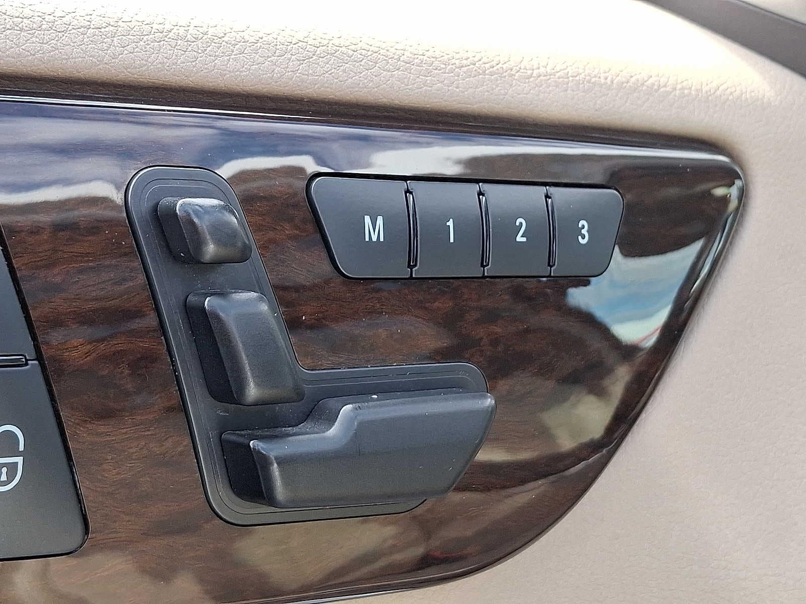 Thumbnail: 2013 Mercedes-Benz GL-Class - 26