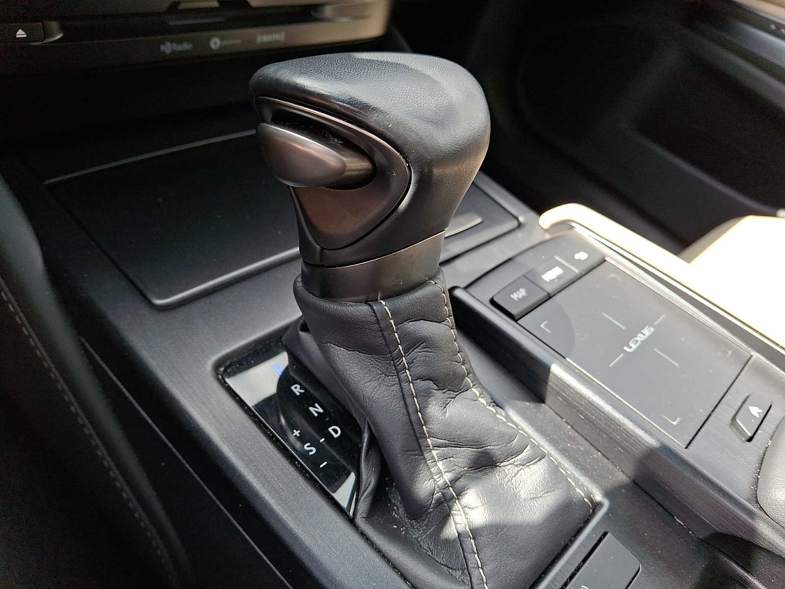 Thumbnail: 2021 Lexus ES - 13