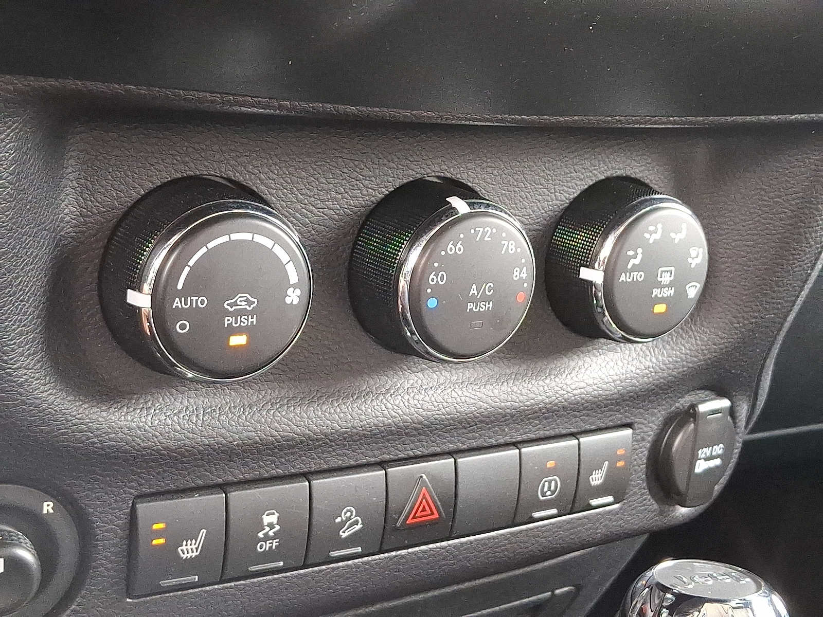 Thumbnail: 2016 Jeep Wrangler - 14