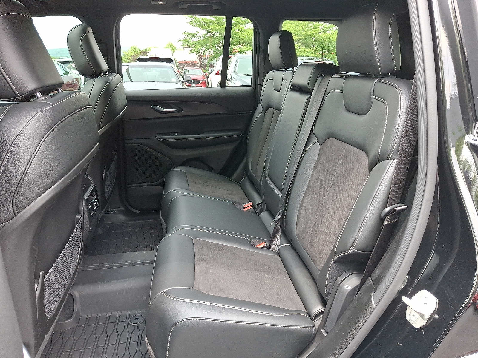 2023 Jeep Grand Cherokee Laredo 8