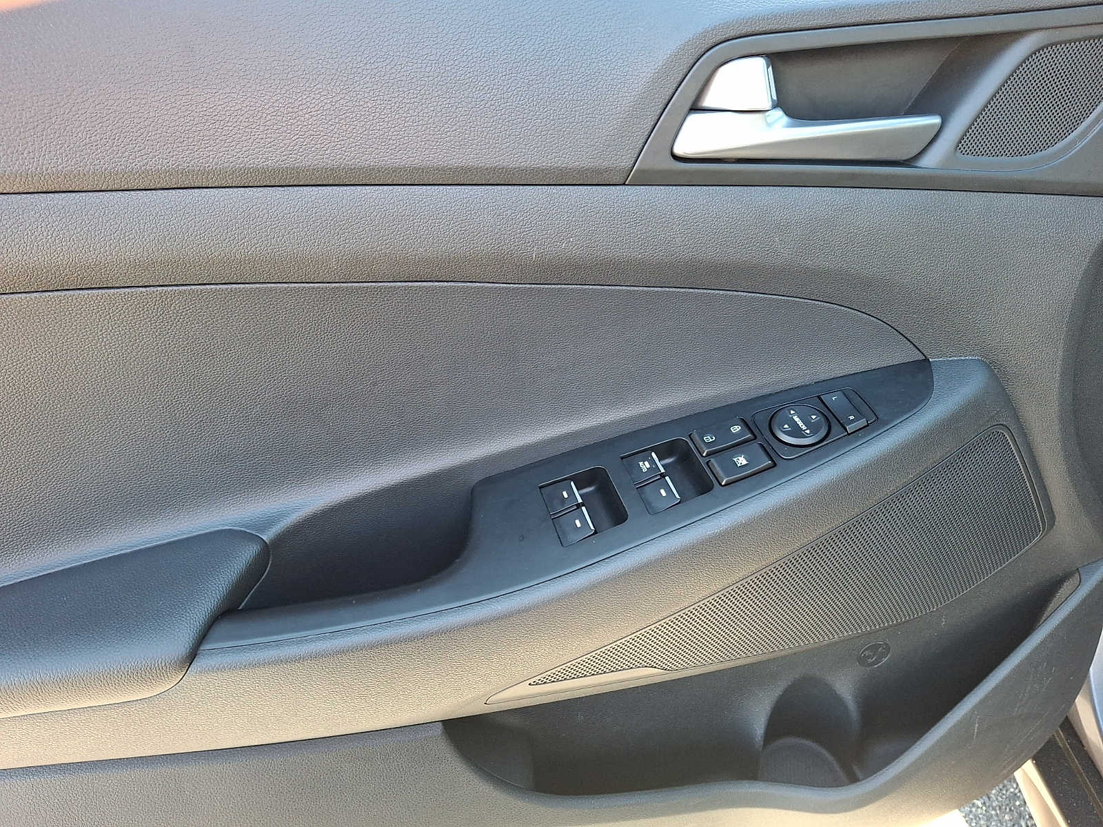 Thumbnail: 2016 Hyundai Tucson - 9