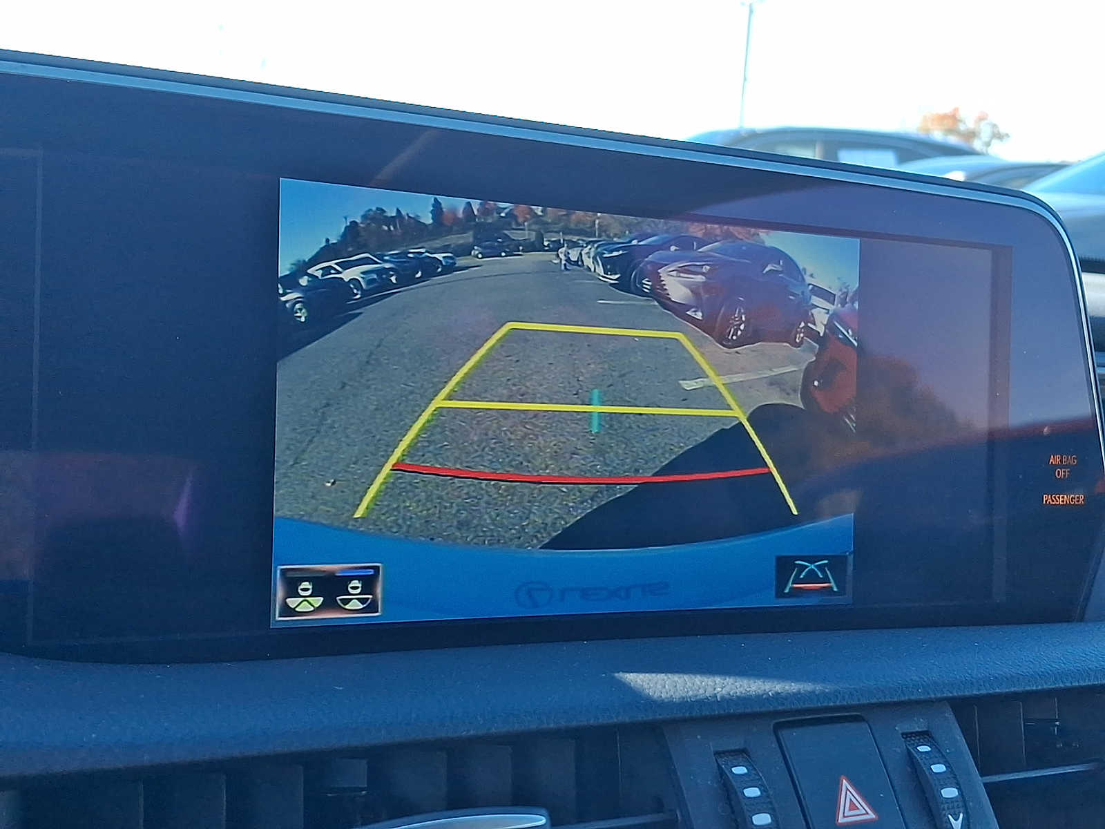 Thumbnail: 2020 Lexus ES - 16