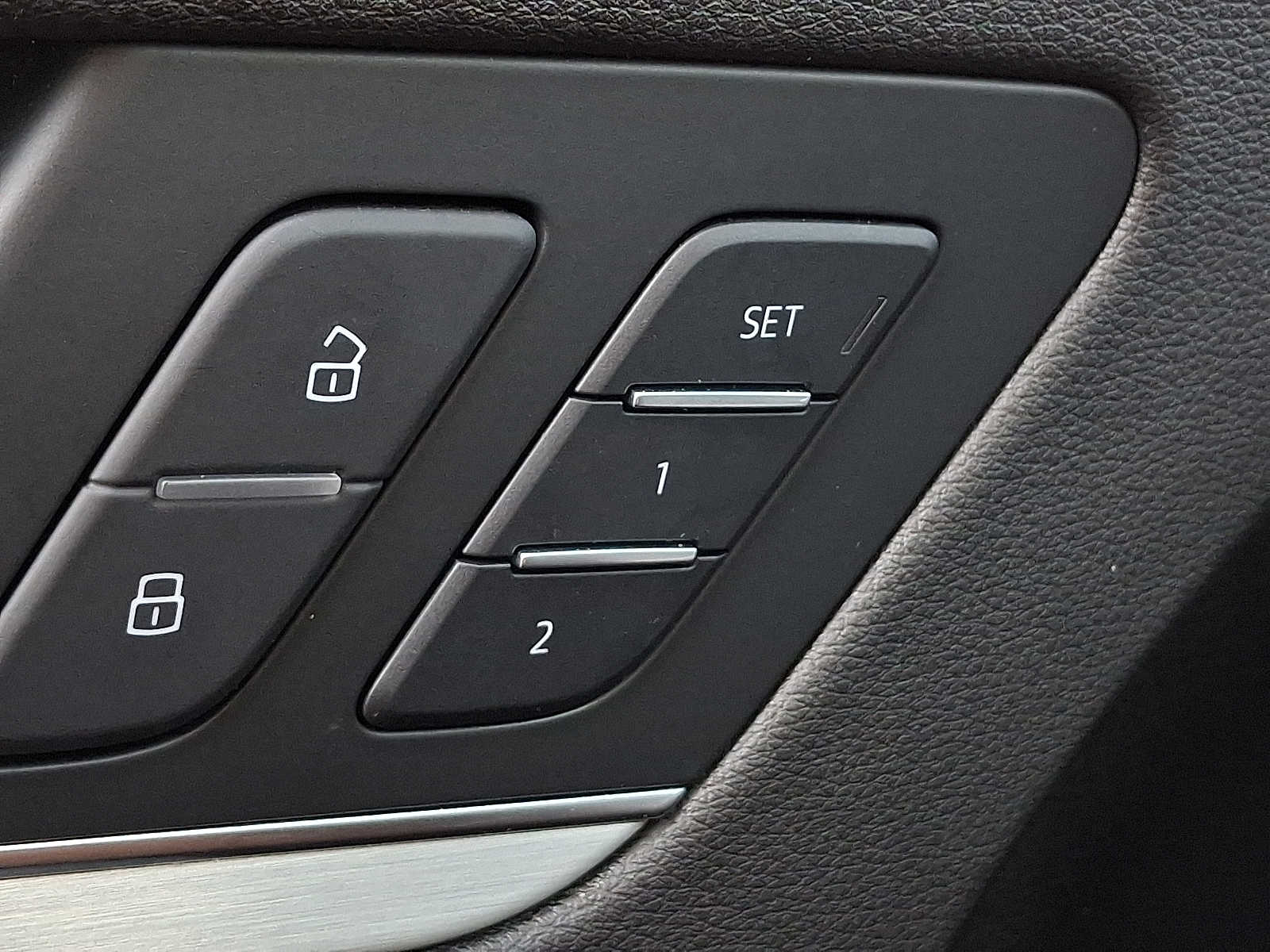 Thumbnail: 2018 Audi SQ5 - 25