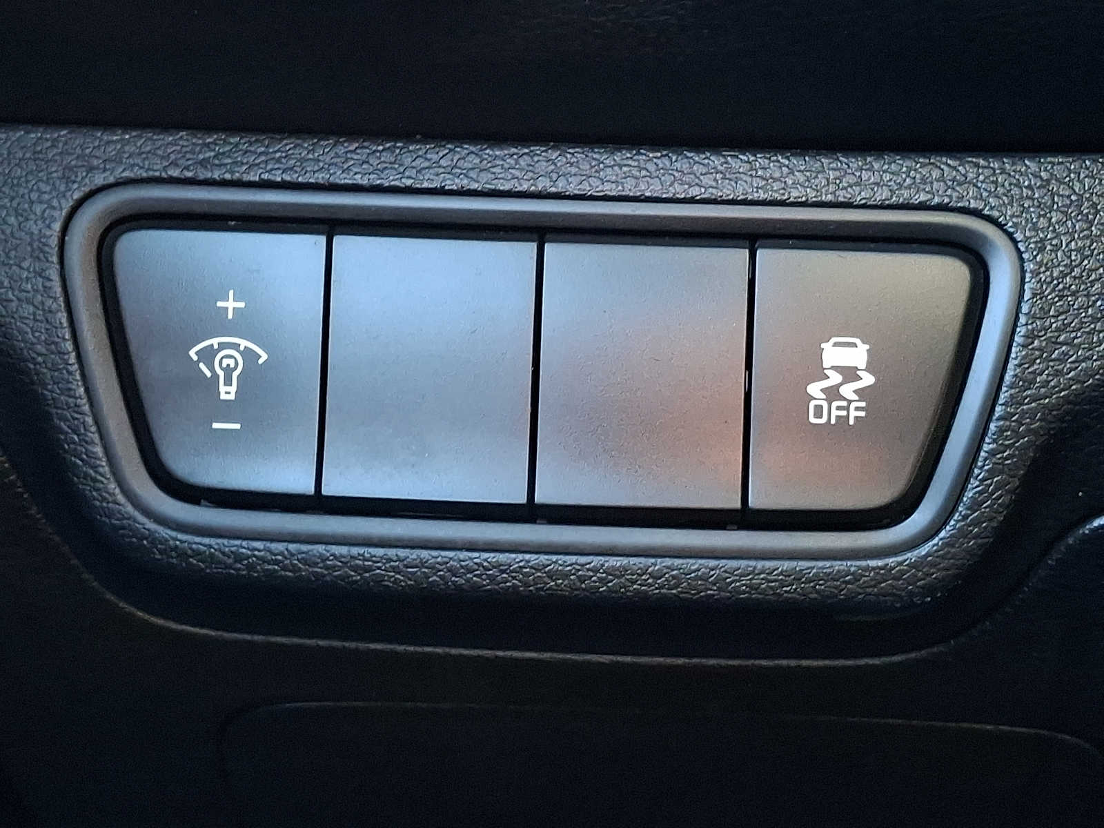 Thumbnail: 2023 Kia Forte - 22