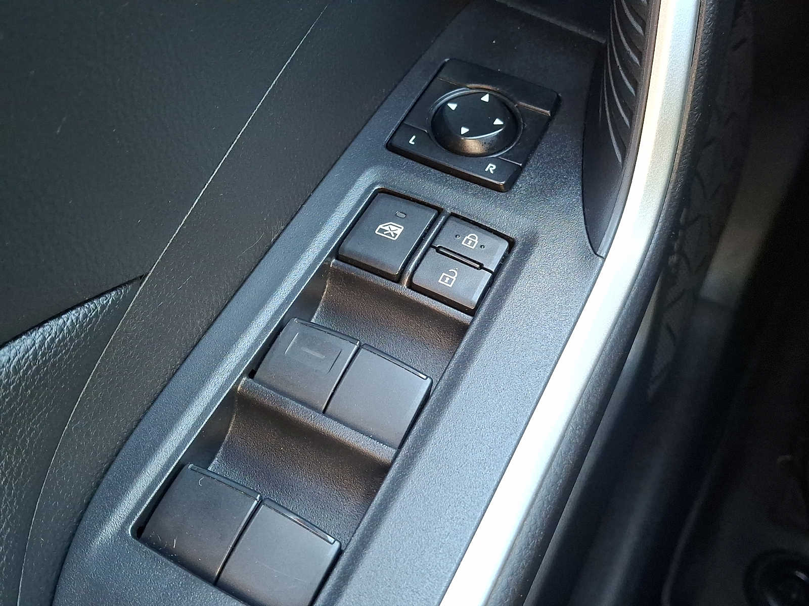 Thumbnail: 2023 Toyota RAV4 - 24