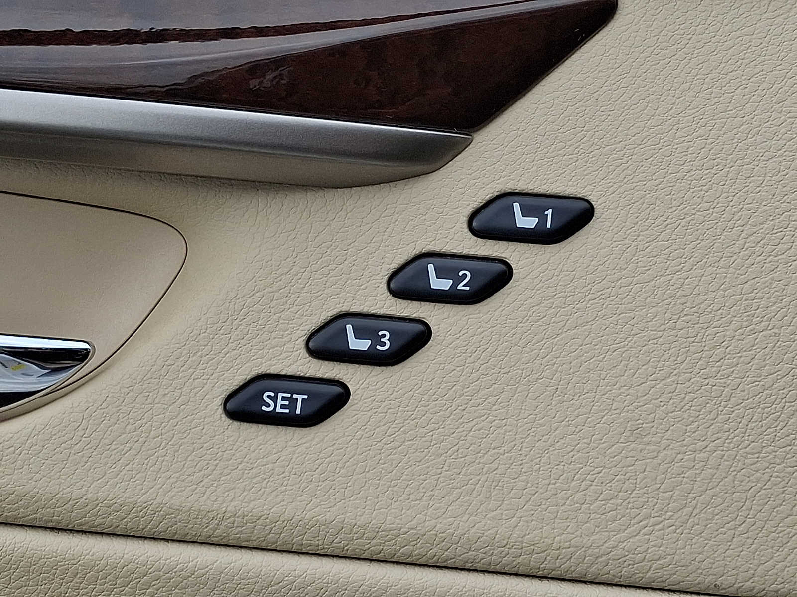 Thumbnail: 2015 Lexus ES - 25