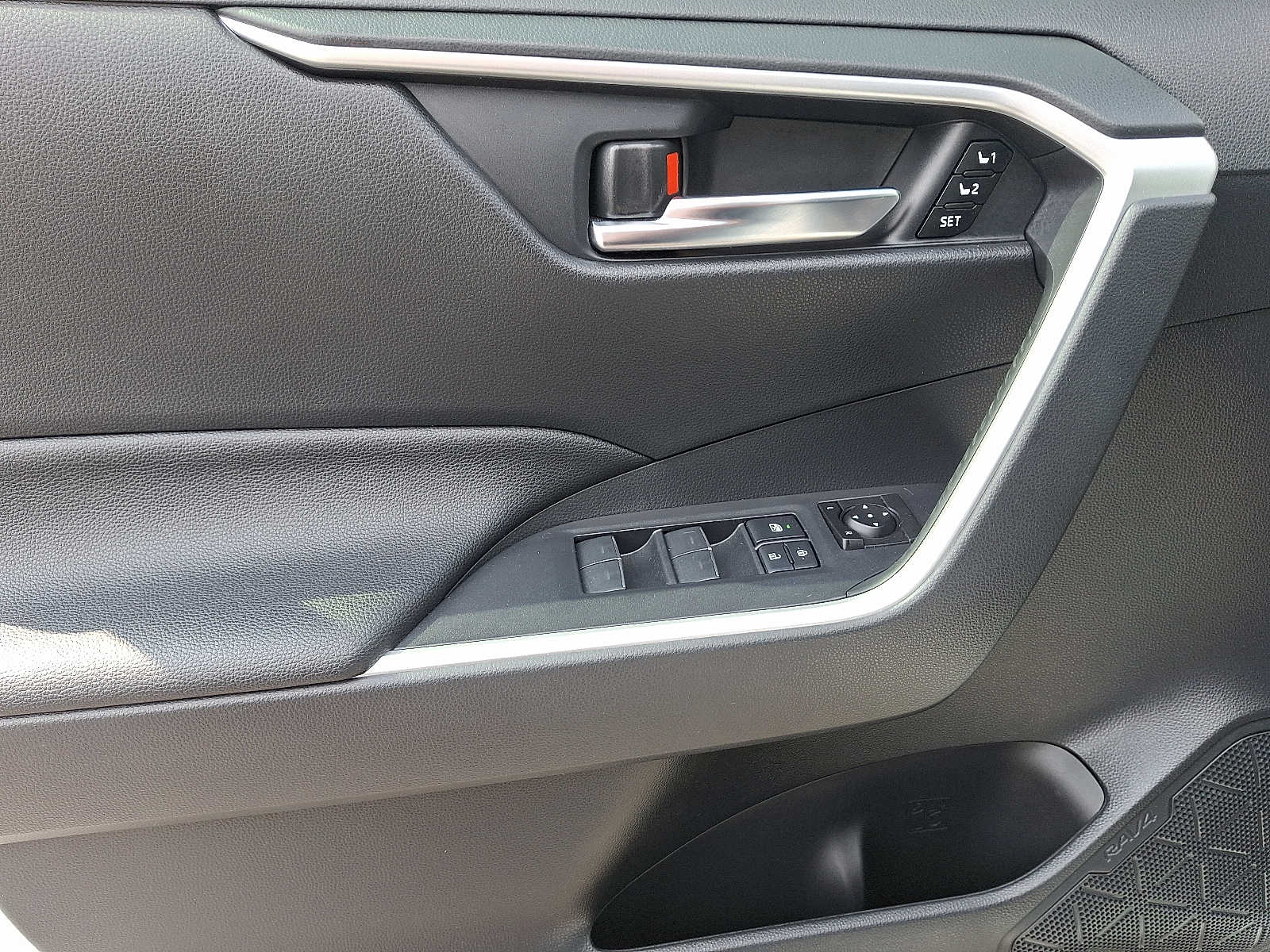 Thumbnail: 2022 Toyota RAV4 - 9