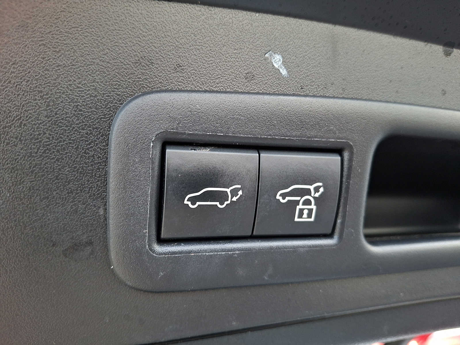 Thumbnail: 2023 Lexus UX - 28