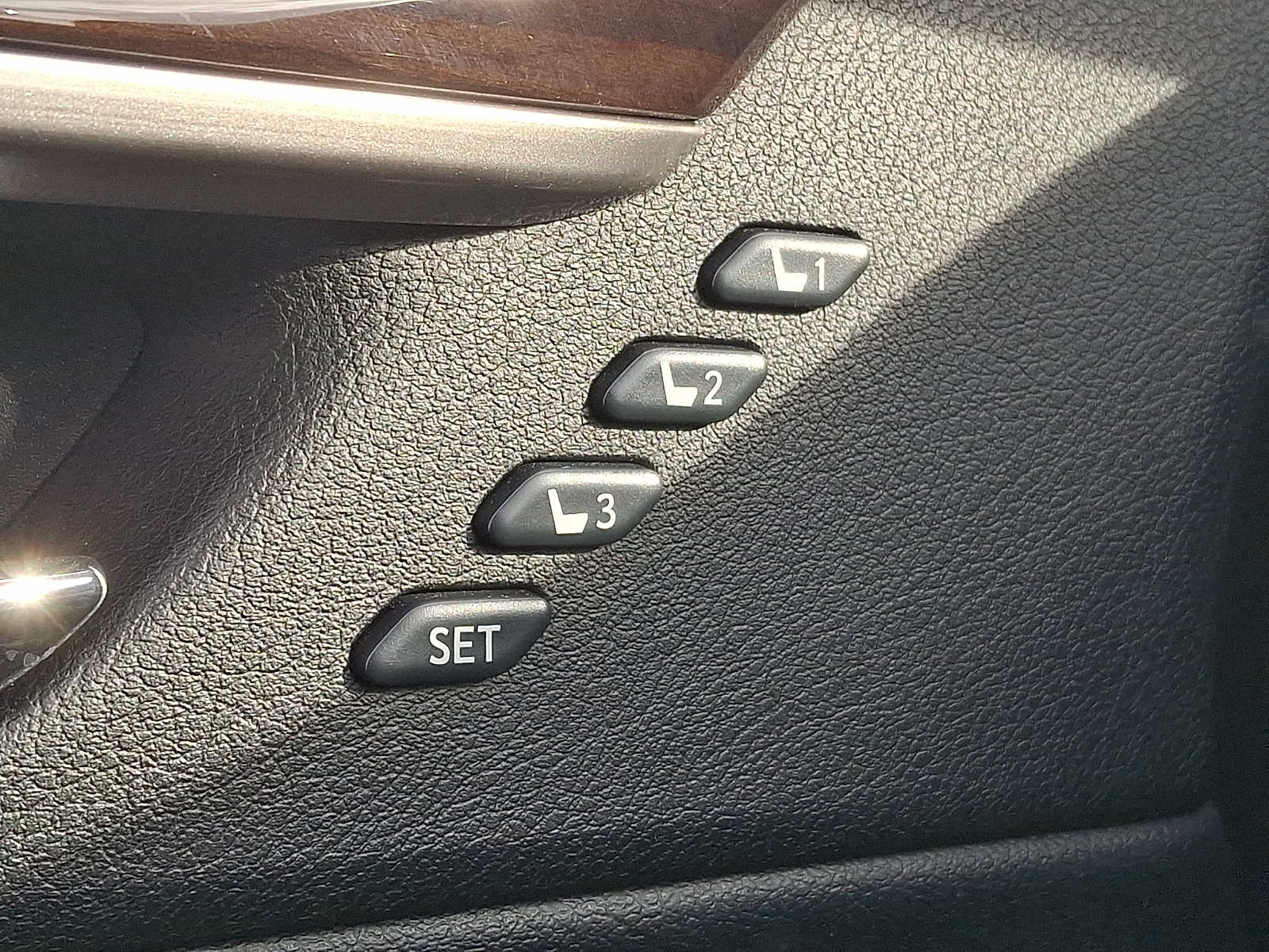 Thumbnail: 2018 Lexus ES - 25