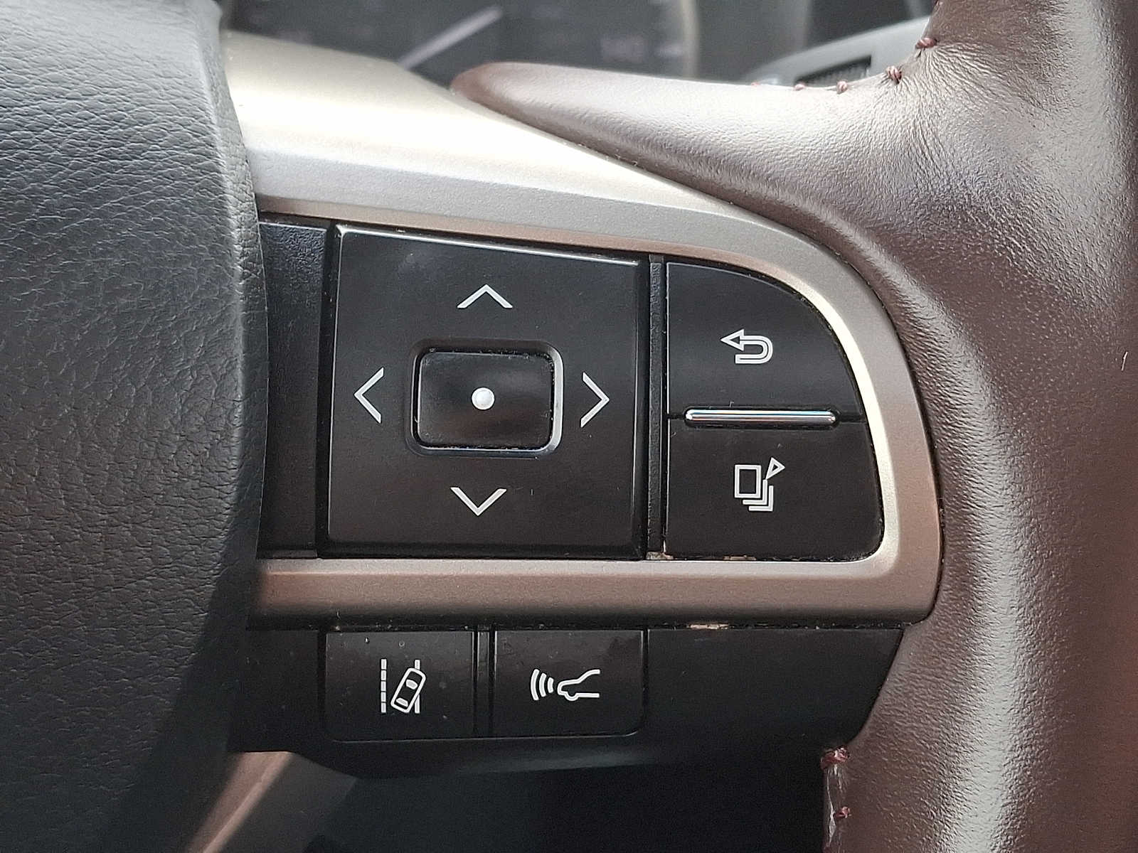 Thumbnail: 2017 Lexus RX - 18