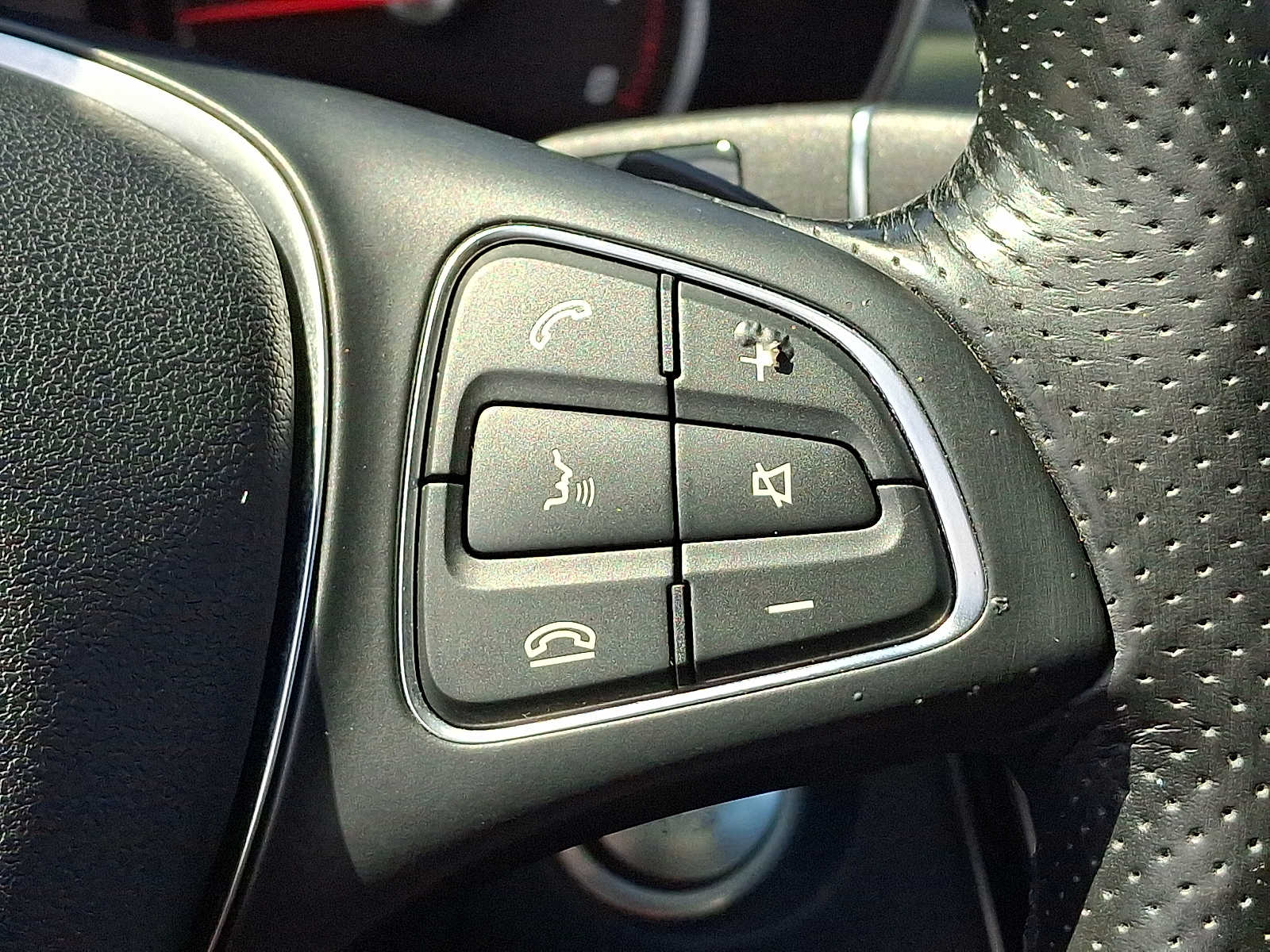 Thumbnail: 2016 Mercedes-Benz C-Class - 18