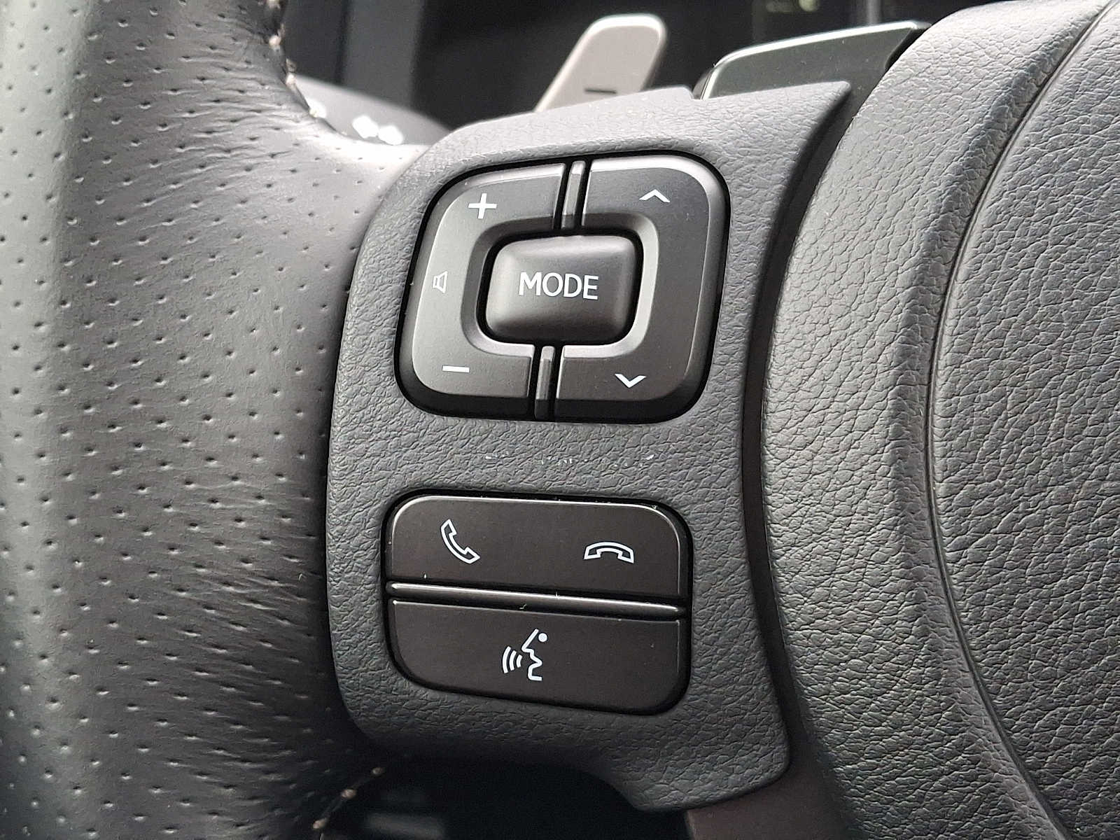 Thumbnail: 2025 Lexus IS - 16