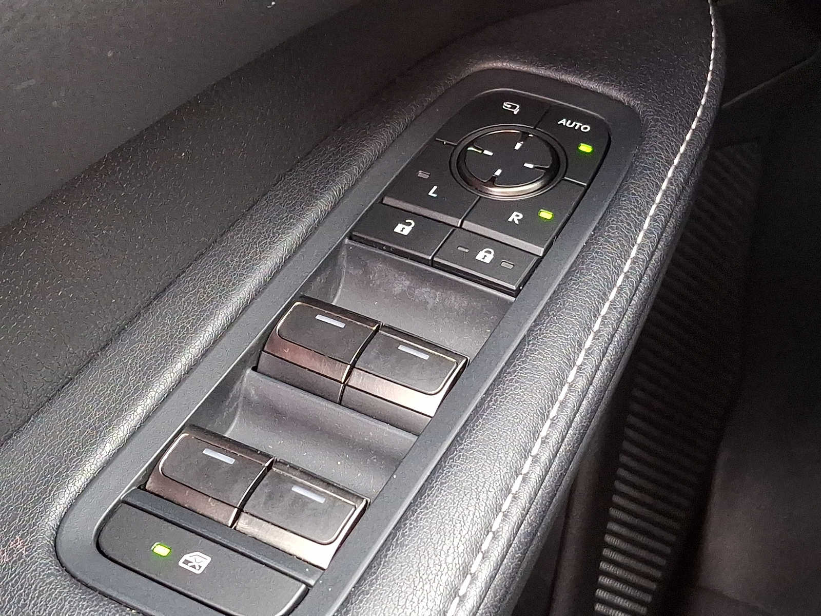 Thumbnail: 2023 Lexus RX - 21