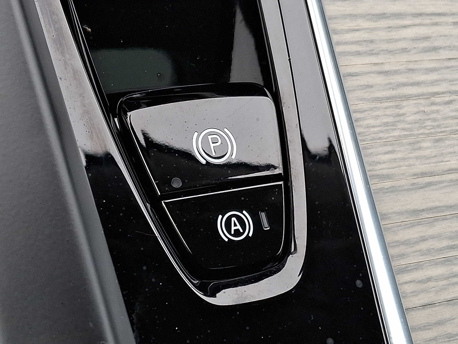 Thumbnail: 2022 Volvo XC60 - 20