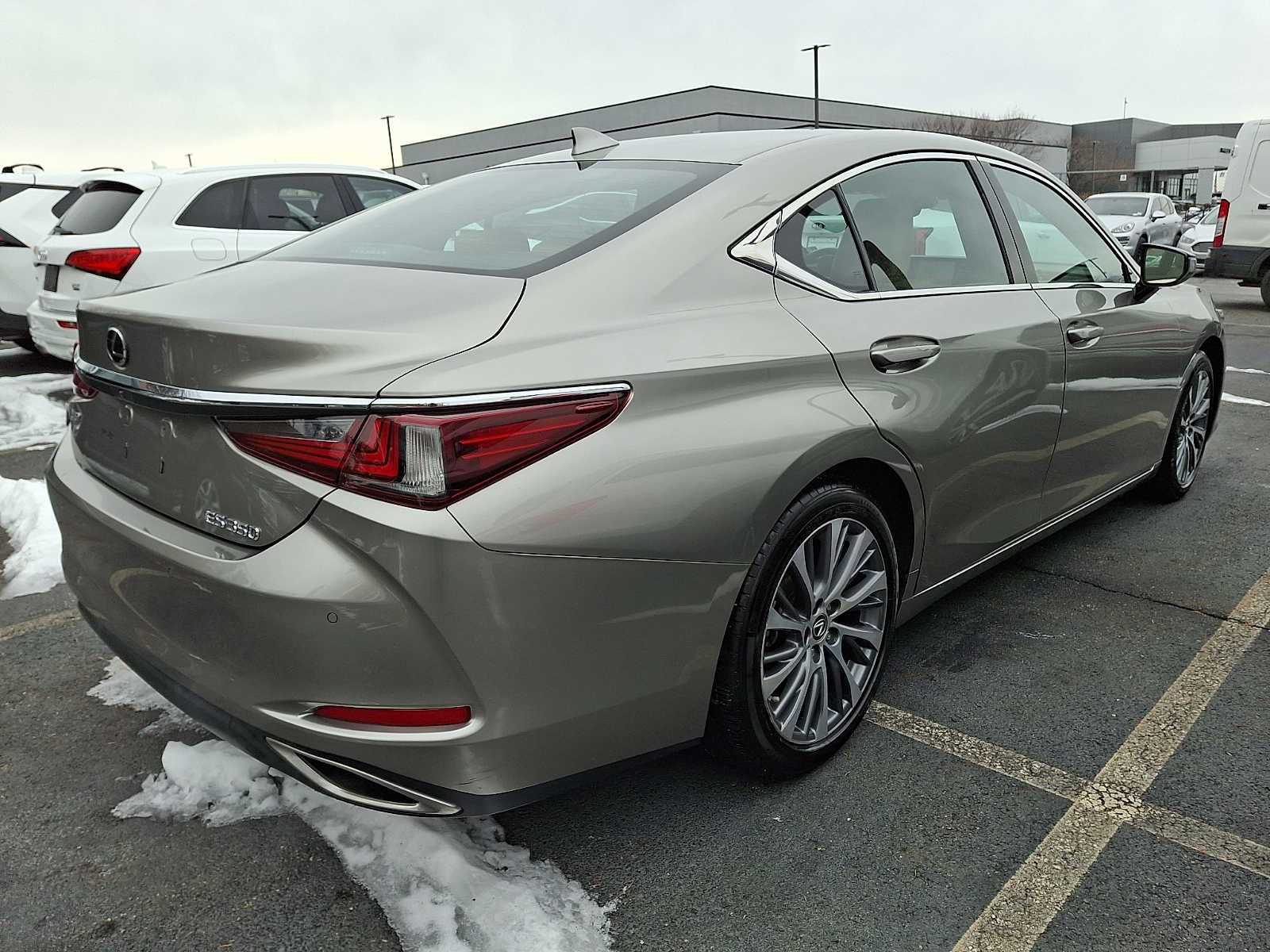 Thumbnail: 2019 Lexus ES - 4