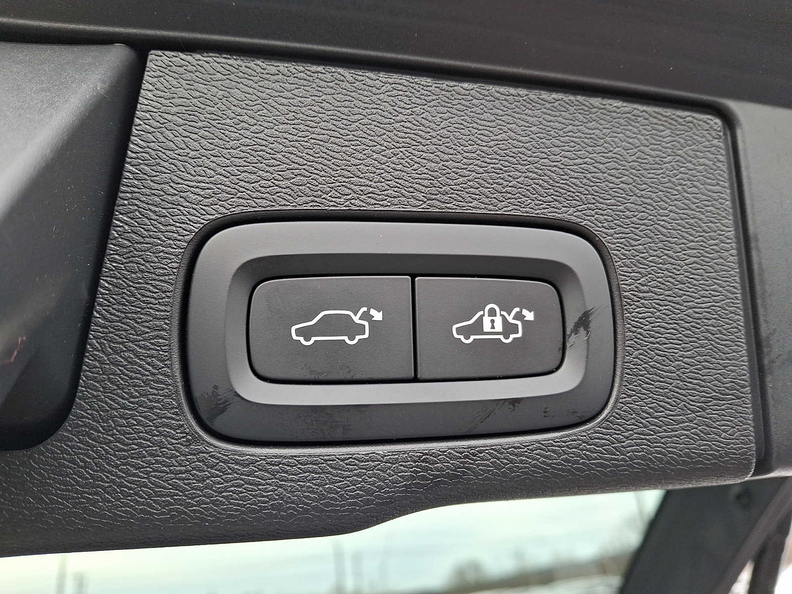 Thumbnail: 2022 Volvo XC60 - 27