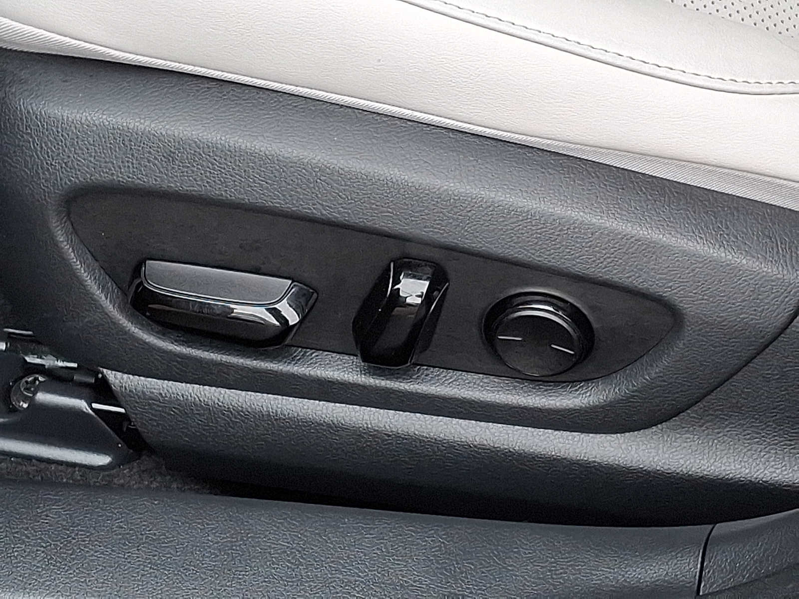 Thumbnail: 2021 Lexus UX - 11