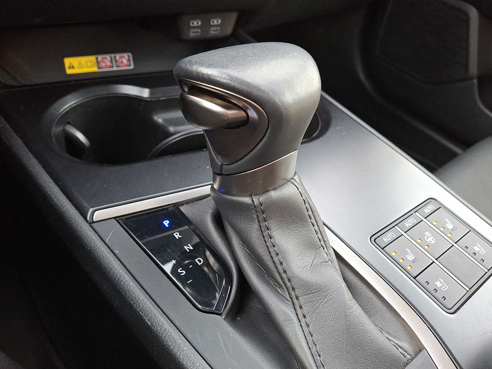 Thumbnail: 2023 Lexus UX - 12