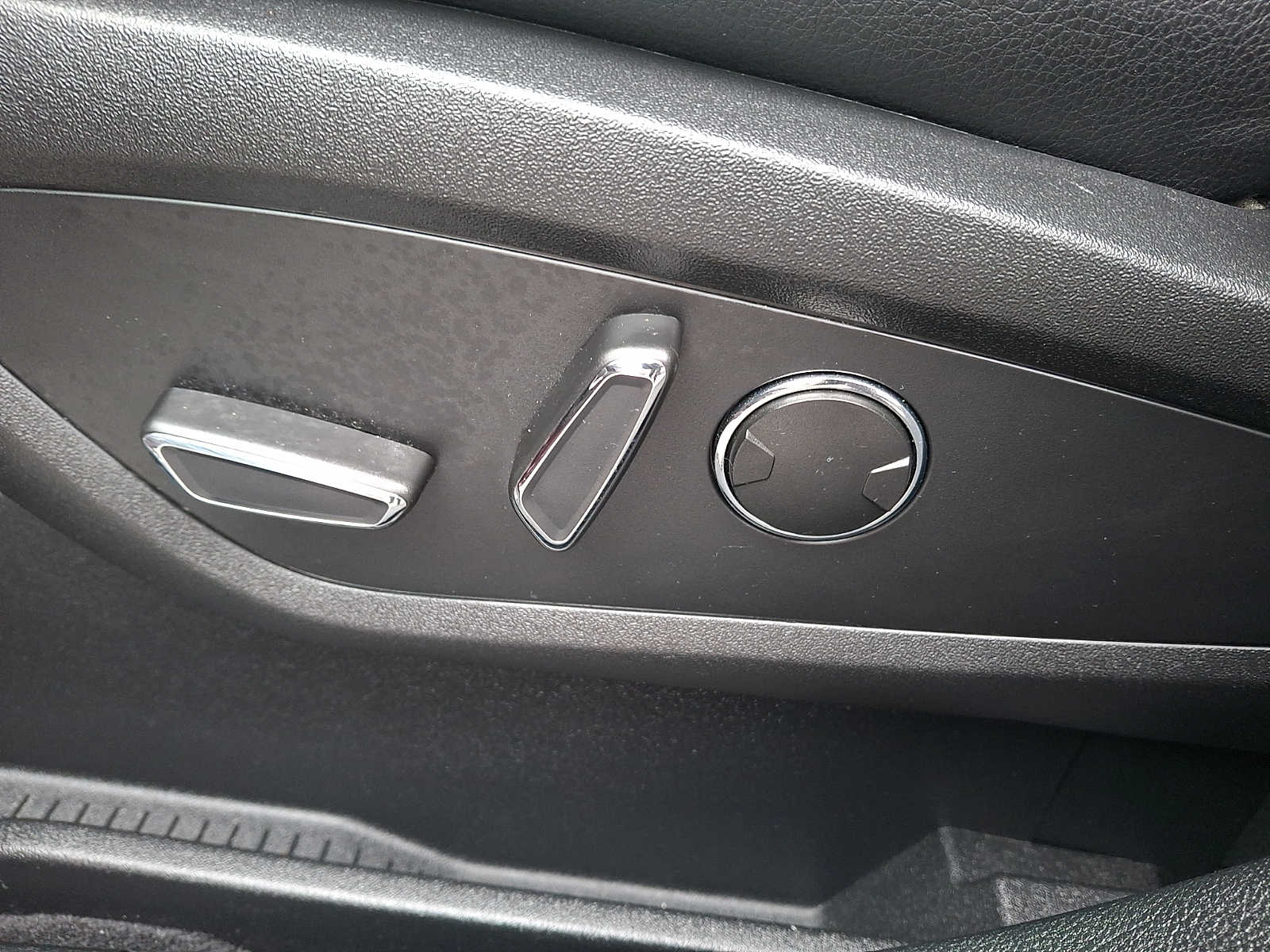 Thumbnail: 2023 Lincoln Nautilus - 12