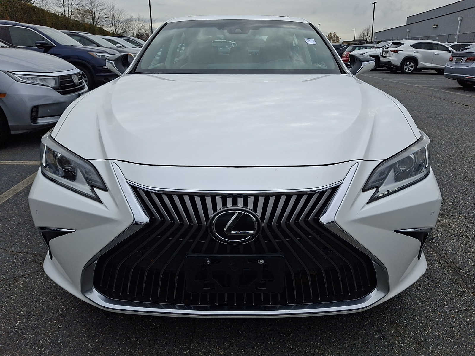 Thumbnail: 2019 Lexus ES - 2